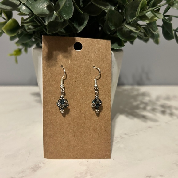 Elegant Silver and Blue Swarovski Earrings - Picture 3 of 3